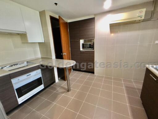 Spacious 3 Bedrooms Furnished Apartment with big Balcony for Rent, Asok BTS