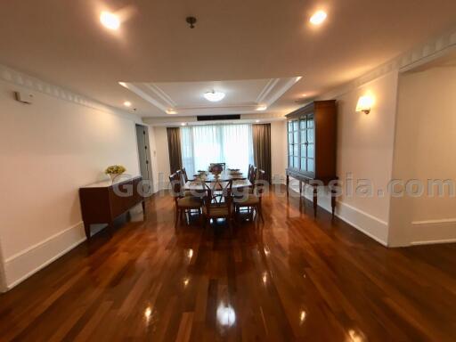 Spacious 3 Bedrooms Furnished Apartment with big Balcony for Rent, Asok BTS