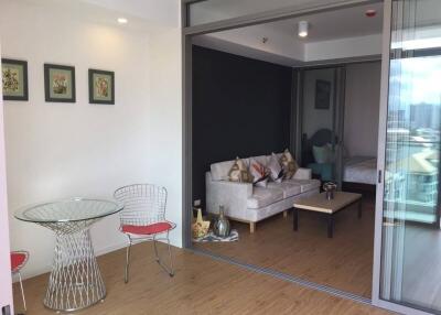 Siamese Surawong 1 bedroom condo for rent