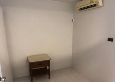 Oriental Towers 4 bedroom pet friendly condo for rent