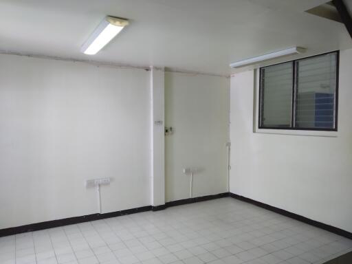 Unfurnished room with tile flooring and fluorescent lighting