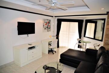 คอนโดนี้มี 1 ห้องนอน  อยู่ในโครงการ คอนโดมิเนียมชื่อ Jomtien Beach Condominium 