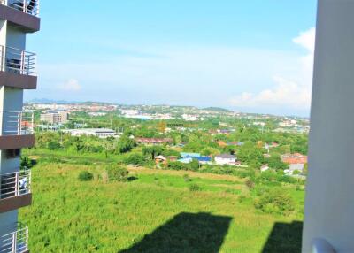 คอนโดนี้มี ห้องสตูดิโอ้  อยู่ในโครงการ คอนโดมิเนียมชื่อ Jomtien Beach Condominium 