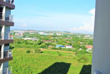 คอนโดนี้มี ห้องสตูดิโอ้  อยู่ในโครงการ คอนโดมิเนียมชื่อ Jomtien Beach Condominium 