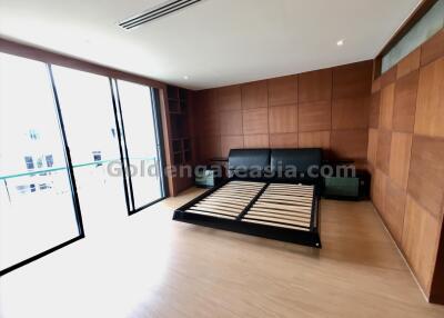 3 Bedrooms Modern Townhouse in Compound - Sukhumvit 71 Watthana