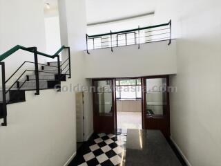 3 Bedrooms Modern Townhouse in Compound - Sukhumvit 71 Watthana