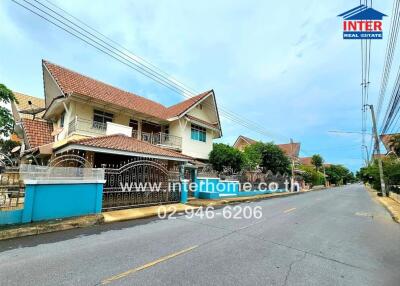 Exterior view of a residential house and street