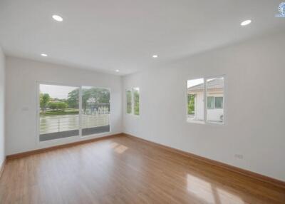 Bright and spacious living room