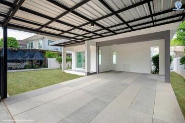 Spacious garage with covered roof and side yard