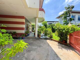 House with front yard and garden