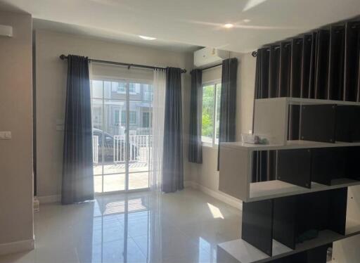 Townhouse for Rent at The Village 3 Bang Na-Wong Waen