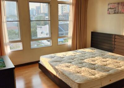 Condo for Sale at The Amethyst 39 Condominium