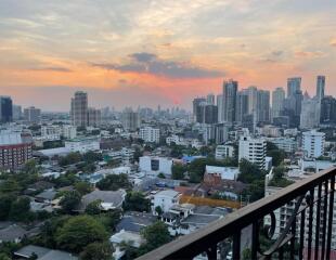 Condo for Sale at The Crest Sukhumvit 34