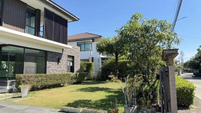 House for Sale at Manthana Rama 9 - Srinakarin