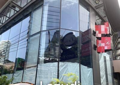 200 S.QM Prime Retail Space Available at Thong Lo Intersection