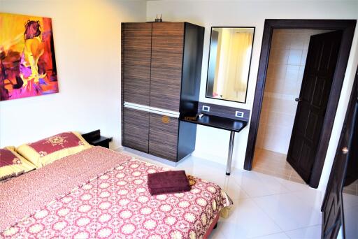 คอนโดนี้มี 2 ห้องนอน  อยู่ในโครงการ คอนโดมิเนียมชื่อ Park Lane Jomtien Resort 