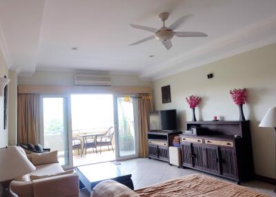 คอนโดนี้มี ห้องสตูดิโอ้  อยู่ในโครงการ คอนโดมิเนียมชื่อ View Talay Residence 