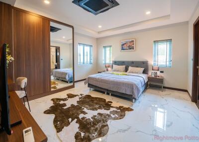 4 ห้องนอน บ้าน สำหรับขาย ใน พัทยาตะวันออก - Whispering Palms