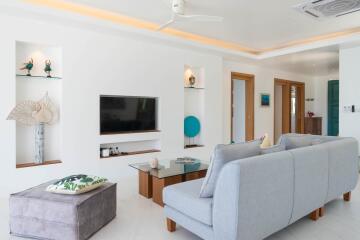 Modern 4 bedrooms villa for sale in Chaweng noi