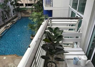 Condo for Rent at Avenue 61 Condominium