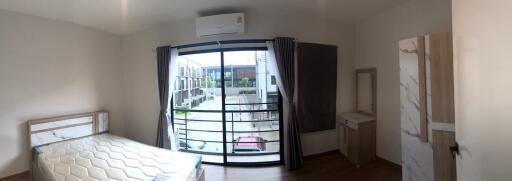 Baan Klang Muang Srinakarin-Onnut - 3 Bed Townhouse for Rent *BAAN11846