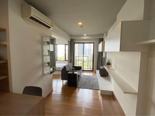 Condo for Rent at Blocs 77