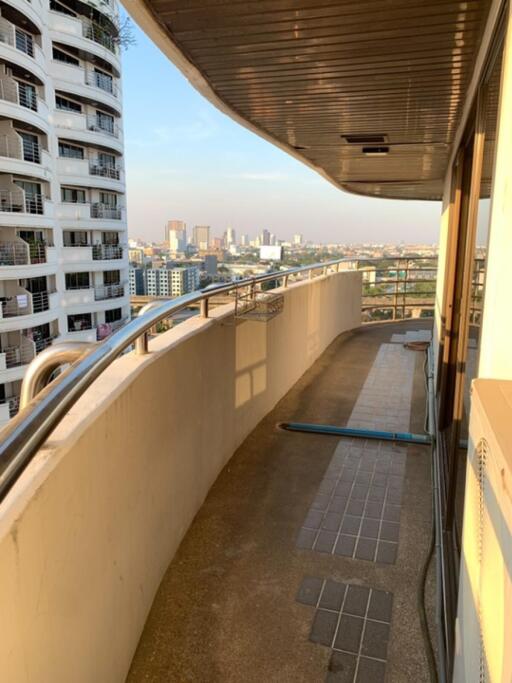 Condo for Sale at Flora Ville