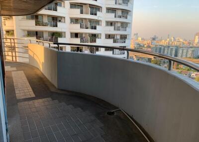 Condo for Sale at Flora Ville