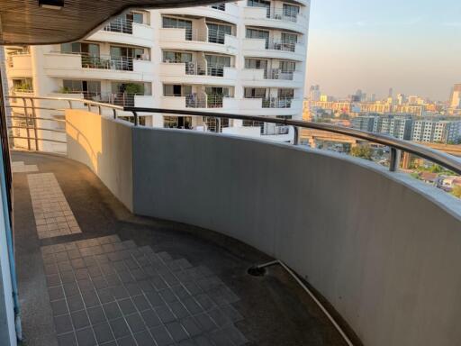 Condo for Sale at Flora Ville