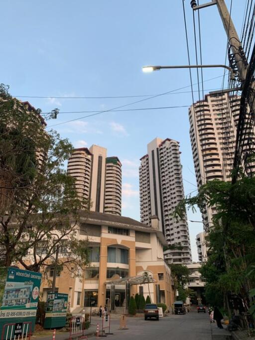 Condo for Sale at Flora Ville