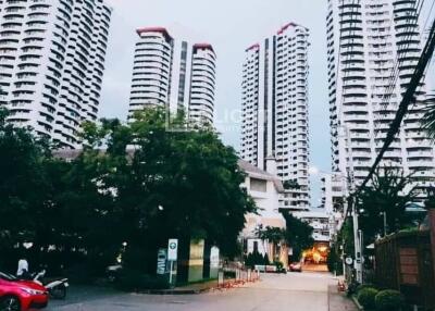 Condo for Sale at Flora Ville