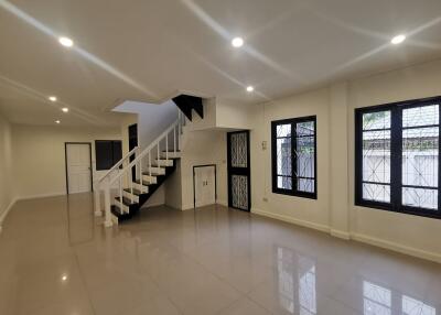 Townhouse for Sale at Land and Houses Park San Sai