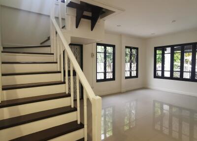 Townhouse for Sale at Land and Houses Park San Sai