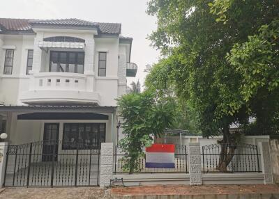 Townhouse for Sale at Land and Houses Park San Sai