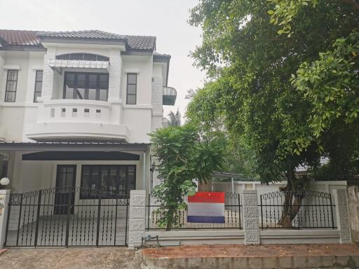 Townhouse for Sale at Land and Houses Park San Sai