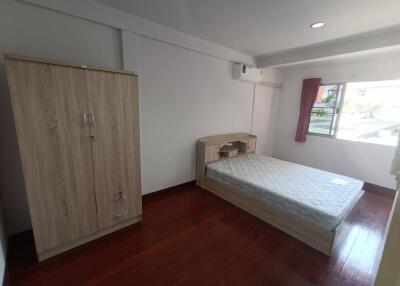 Townhouse for Rent in Si Phum, Mueang Chiang Mai