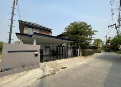 House for Sale, Sale w/Tenant in Chang Phueak, Mueang Chiang Mai.