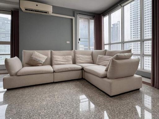 Condo for Sale at Pathum Wan Resort