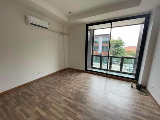 2 Bedroom Commercial for Rent near Kad Farang