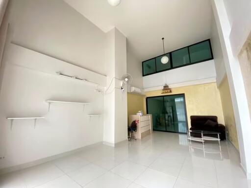 2 Bedroom Commercial for Rent near Kad Farang