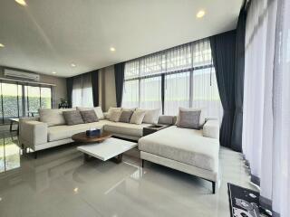 244 ตรม., 4 ห้องนอน, 3 ห้องน้ำ บ้าน ราคา ฿ 17,990,000