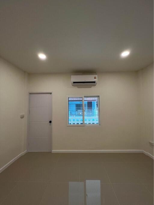 Townhouse for Rent in Ratchada