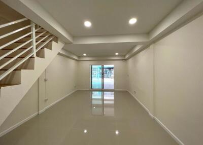 Townhouse for Rent in Ratchada