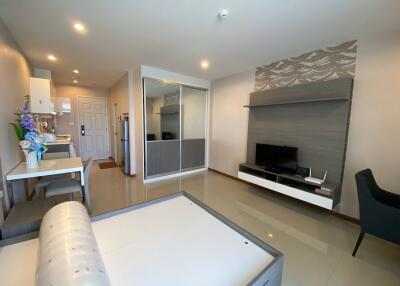 Condo for Rent at The Unique @Koomueang