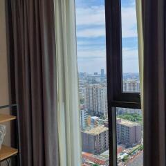 Condo for Rent at Whizdom Essence Sukhumvit 101