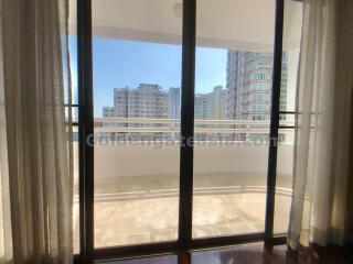 3 Bedrooms Furnished Condo with Big Balcony, Sukhumvit 26