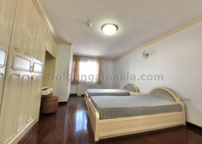 3 Bedrooms Furnished Condo with Big Balcony, Sukhumvit 26