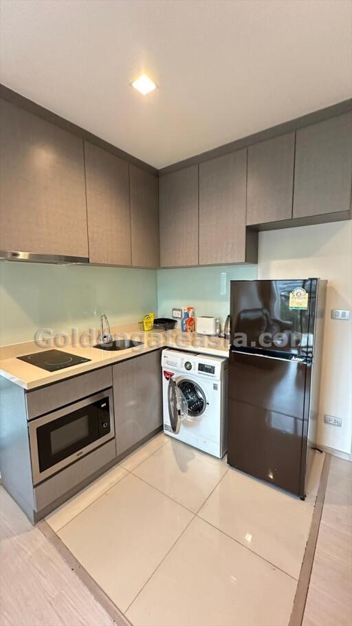 1 Bedroom modern corner unit Condo at Rhythm Sukhumvit 36