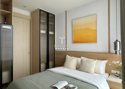Modern bedroom with contemporary decor