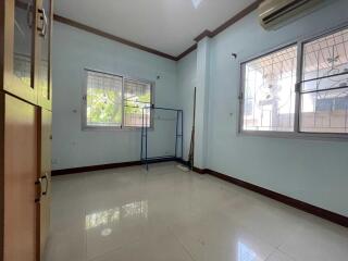 Empty bedroom with windows and tiled floor